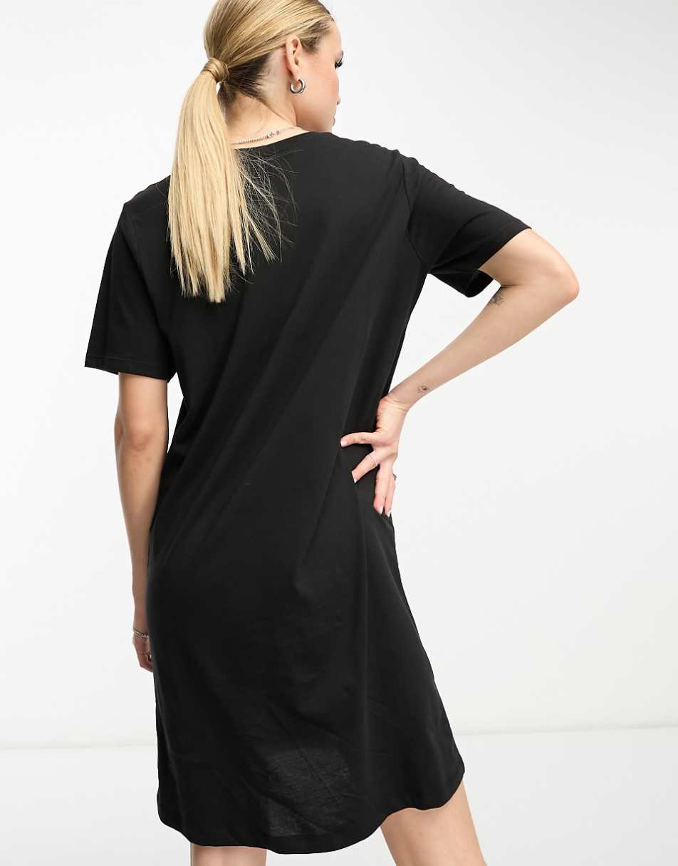 Only Tall mini T-shirt dress in black