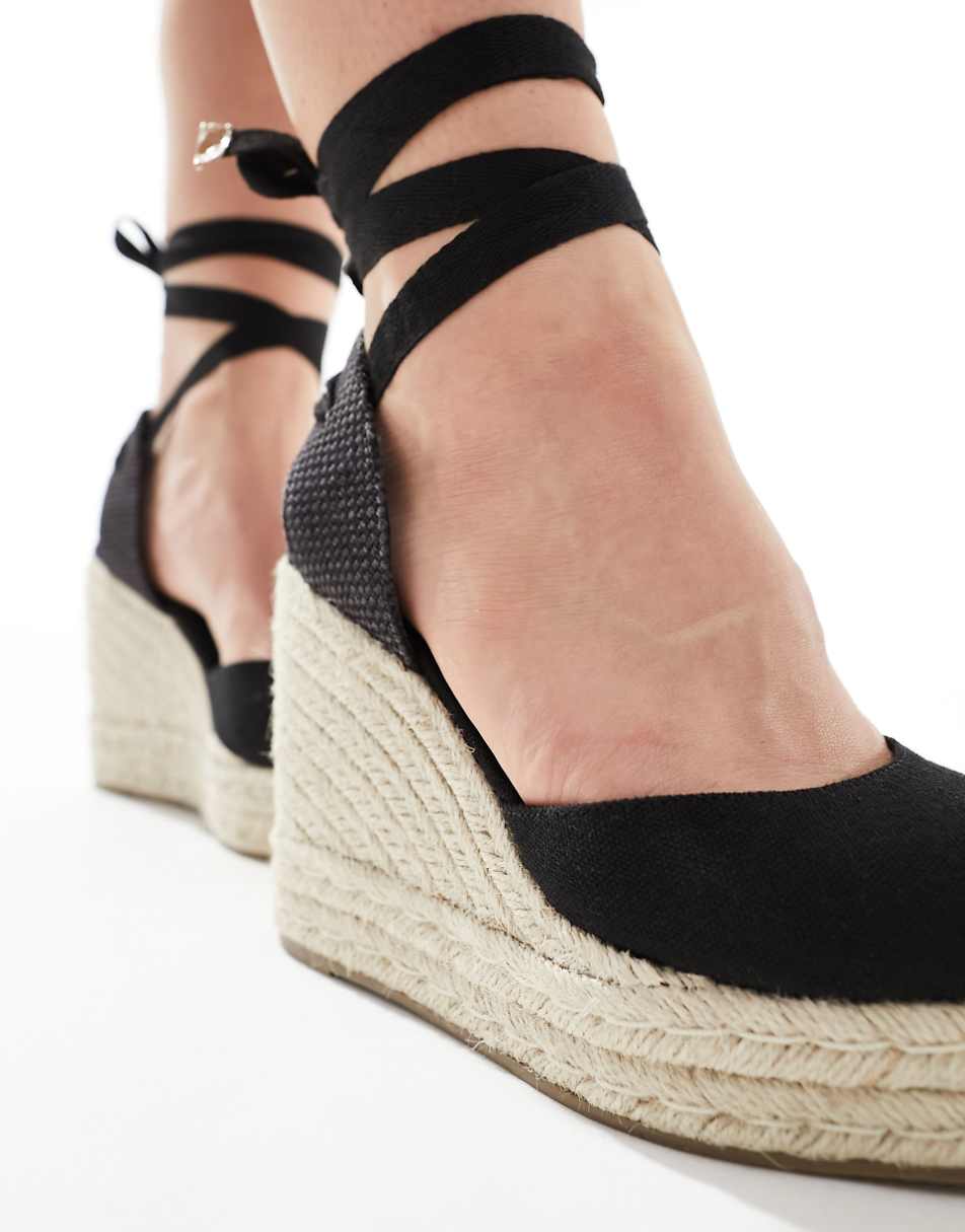 ASOS DESIGN Wide Fit Tyra closed toe wedges in black linen