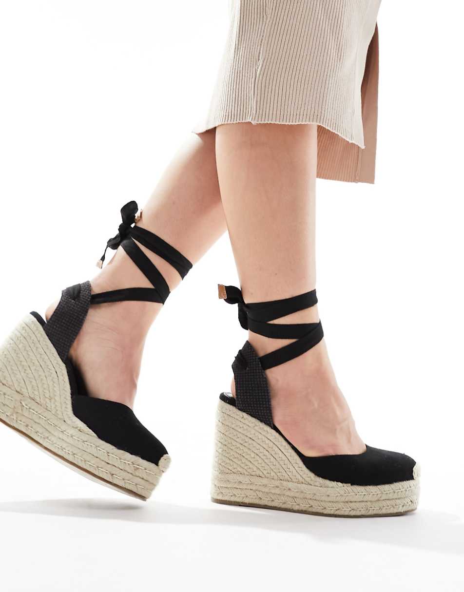 ASOS DESIGN Wide Fit Tyra closed toe wedges in black linen