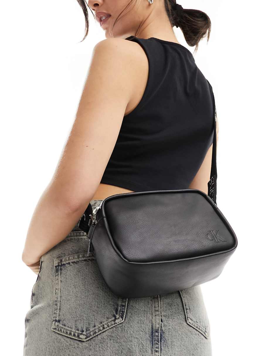 Calvin Klein Jeans ultralight PU double zip camera bag in black