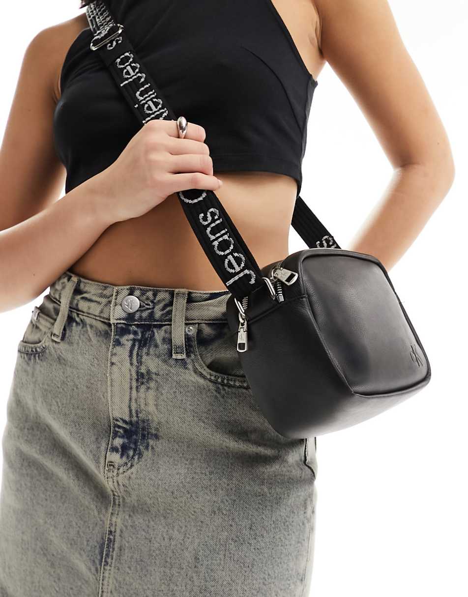 Calvin Klein Jeans ultralight PU double zip camera bag in black
