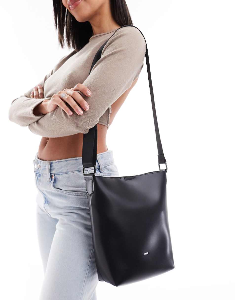 PASQ shoulder bucket bag in black