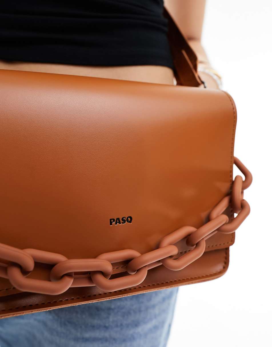 PASQ grab bag with chunky chain and detachable crossbody strap in tan