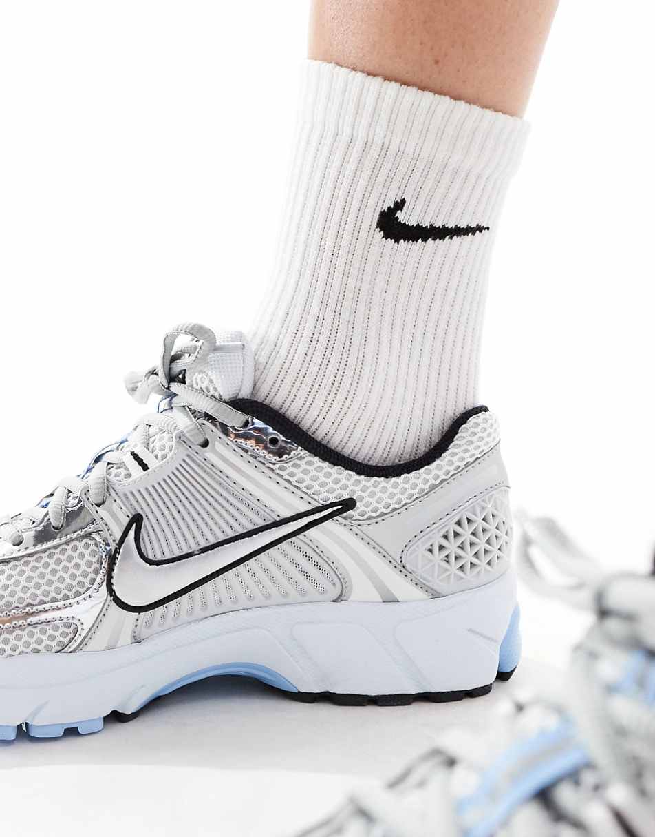 Nike Zoom Vomero 5 sneakers in white & silver