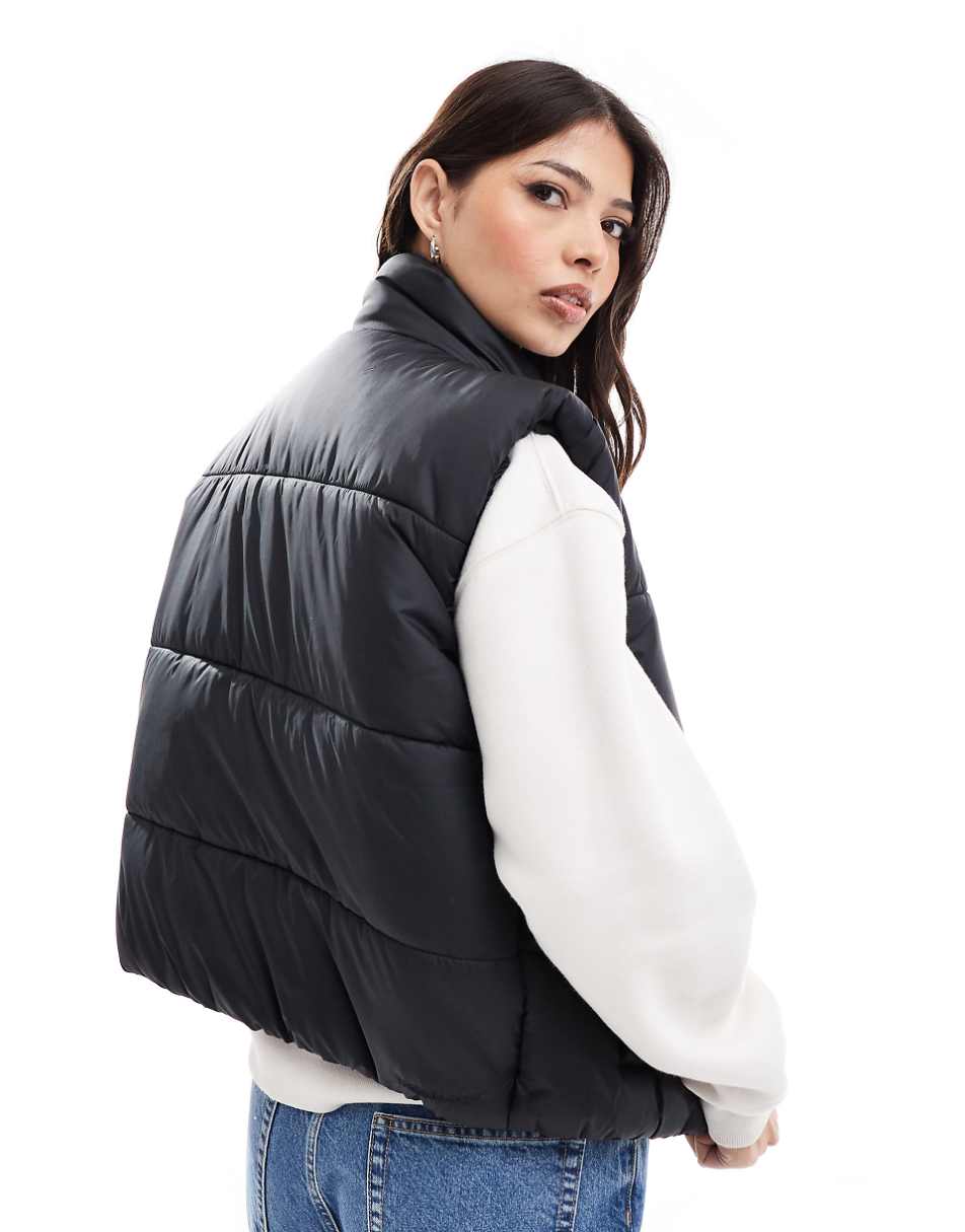 Nike puffer vest in black
