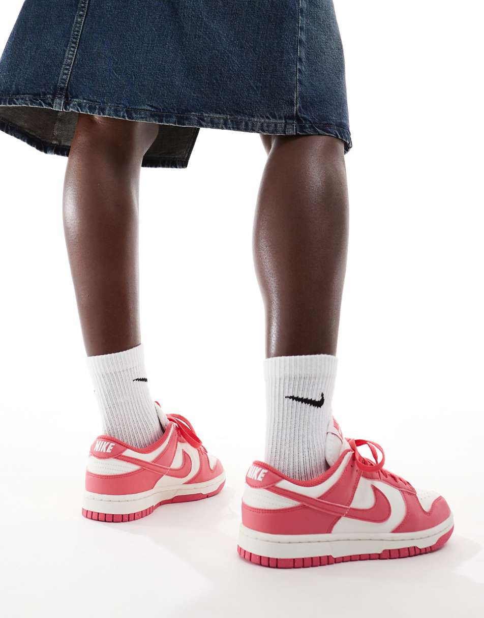 Nike Dunk Low sneakers in pink