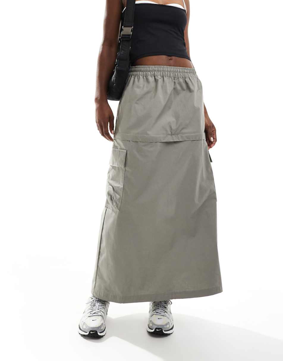 Nike essential cargo midi skirt in gray