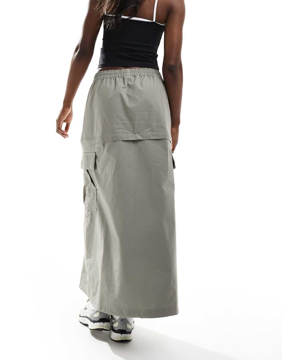 Nike essential cargo midi skirt in gray