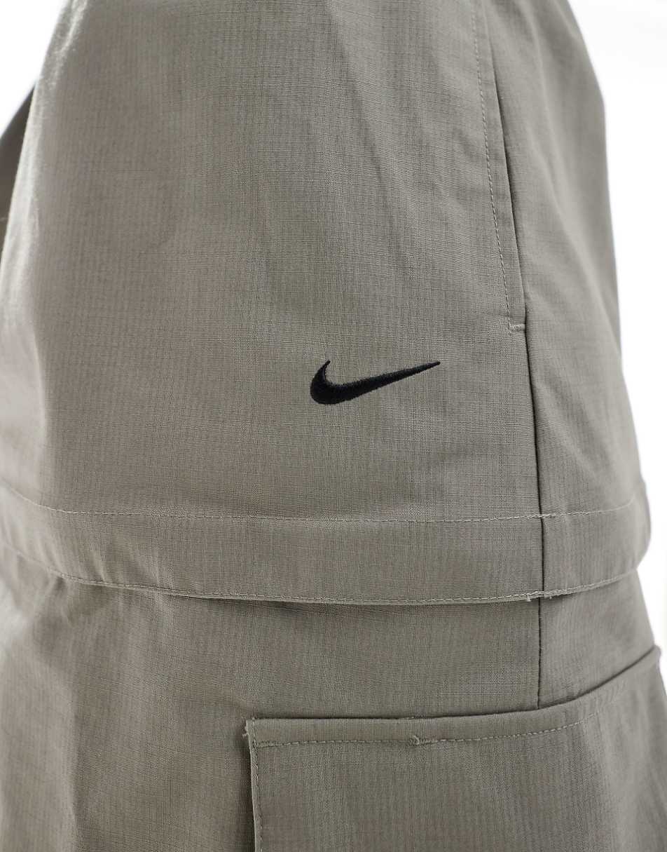 Nike essential cargo midi skirt in gray