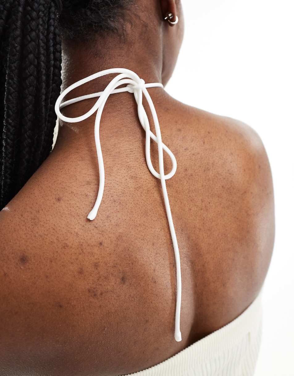 Kaiia tropical flower choker in white