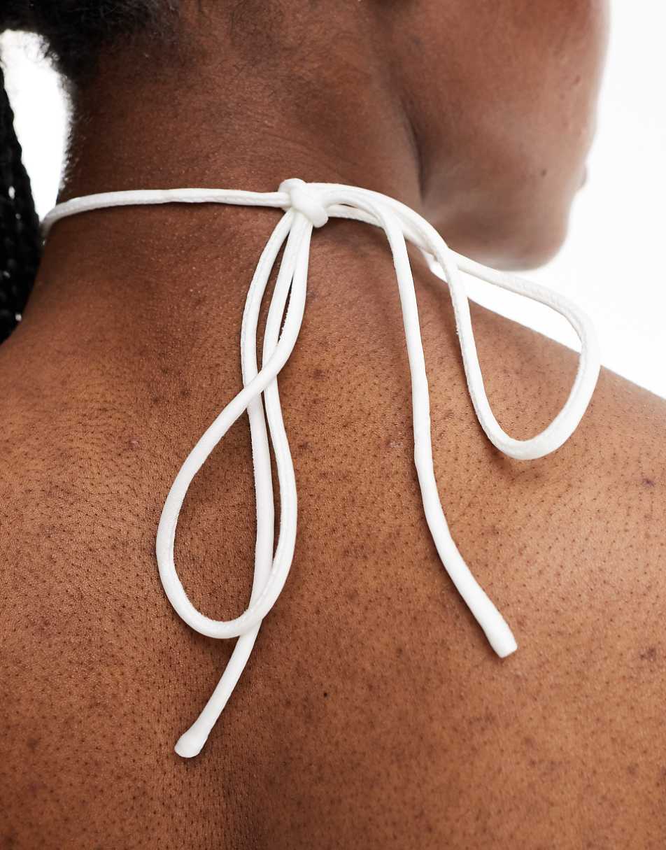 Kaiia floral choker in white