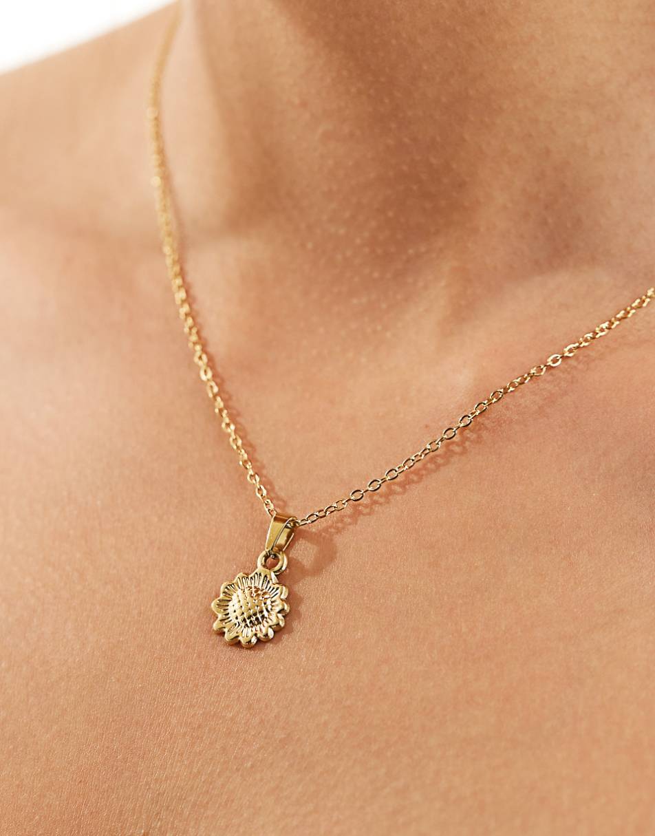 Lost Souls stainless steel flower pendant necklace in 18k gold plated