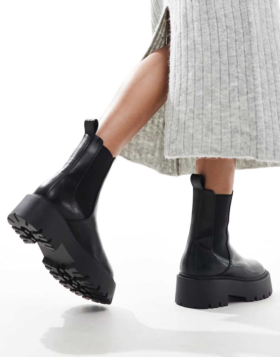 ASOS DESIGN Wide Fit Amy chunky chelsea boots in black