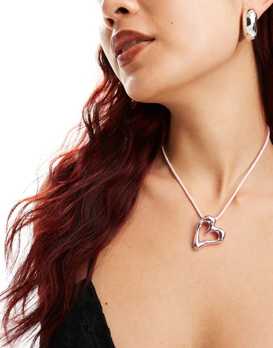 Monki heart pendant necklace in pink