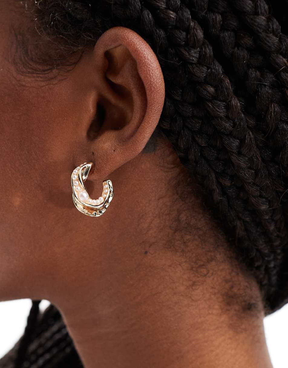 Pieces faux pearl detail hoops in gold
