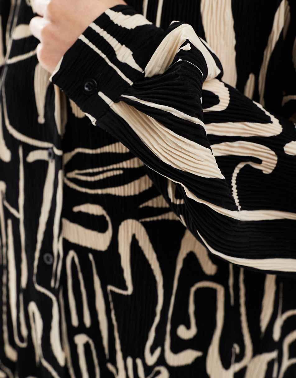 Extro & Vert plisse shirt in camel and black abstract print - part of a set