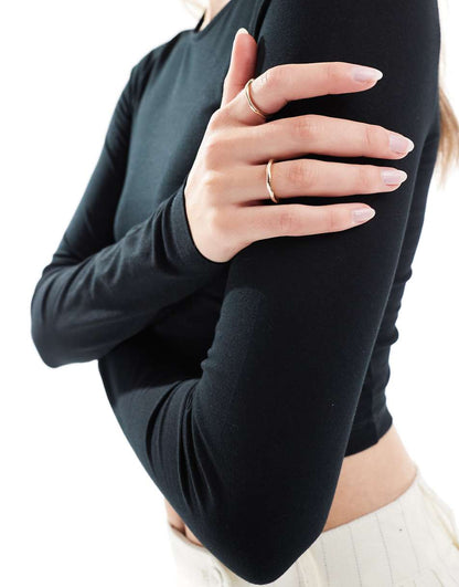 ASOS DESIGN Tall fitted crop t-shirt with long sleeve in black