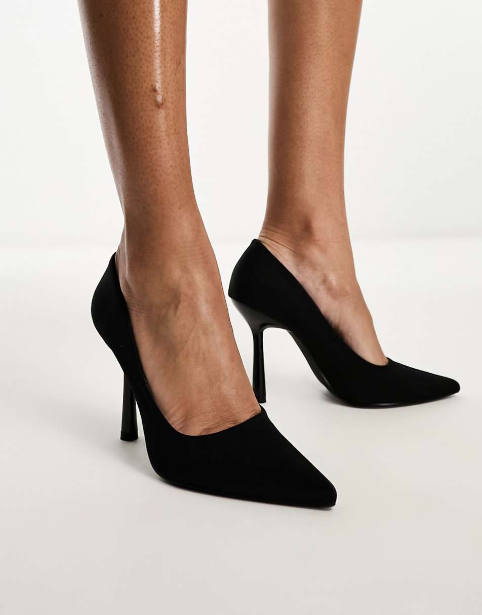 Glamorous pointed high heeled pumps in black