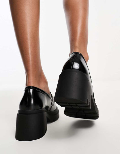 Glamorous chunky mid heeled loafers with buckle in black