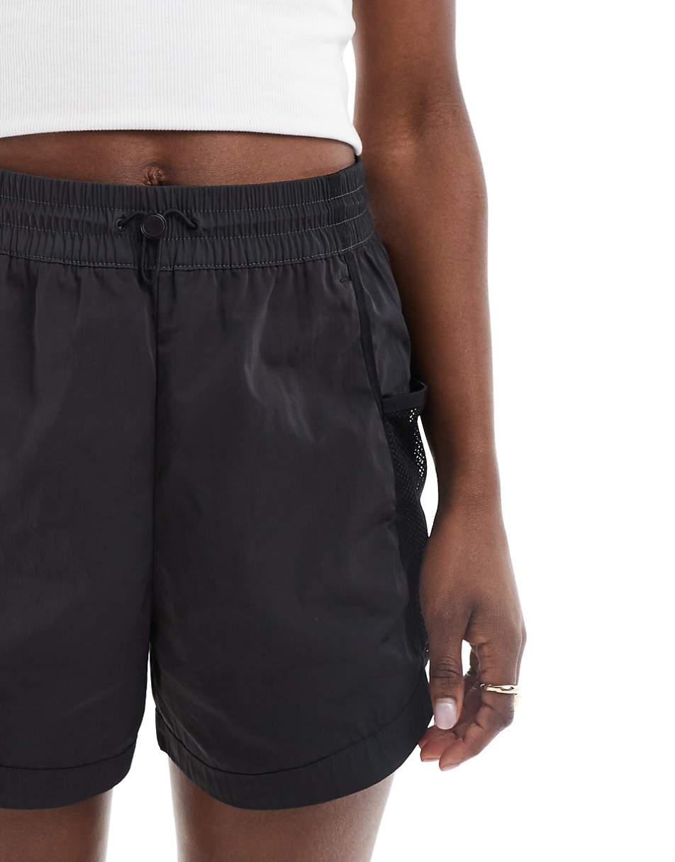 The North Face 2000 Mountain Wind shorts in black