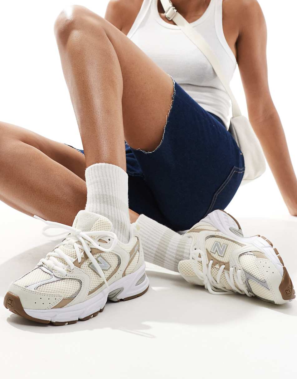 New Balance 530 sneakers with gum sole in beige