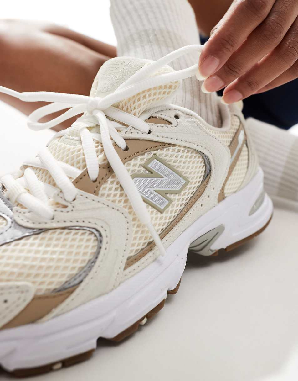 New Balance 530 sneakers with gum sole in beige