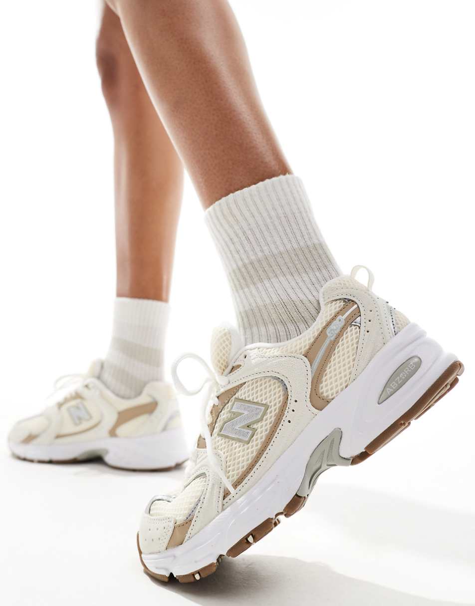 New Balance 530 sneakers with gum sole in beige