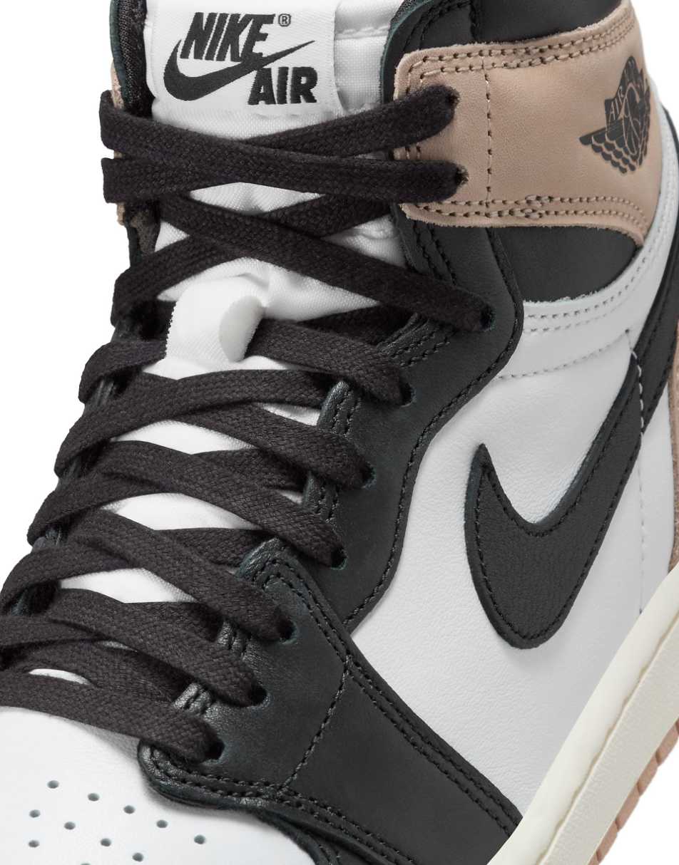Nike Air Jordan 1 Retro High sneakers in black and brown
