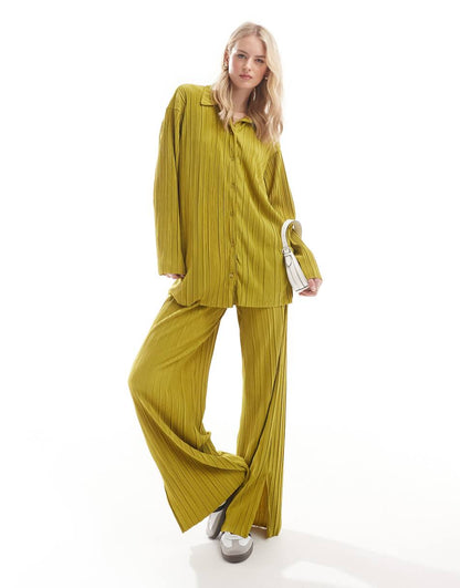 ONLY Tall exclusive plisse shirt in green - part of a set