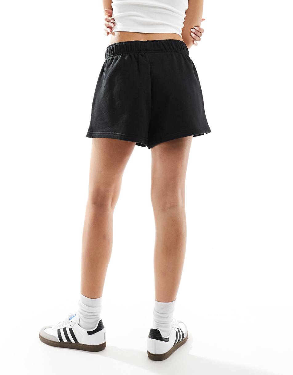 The North Face core shorts in black