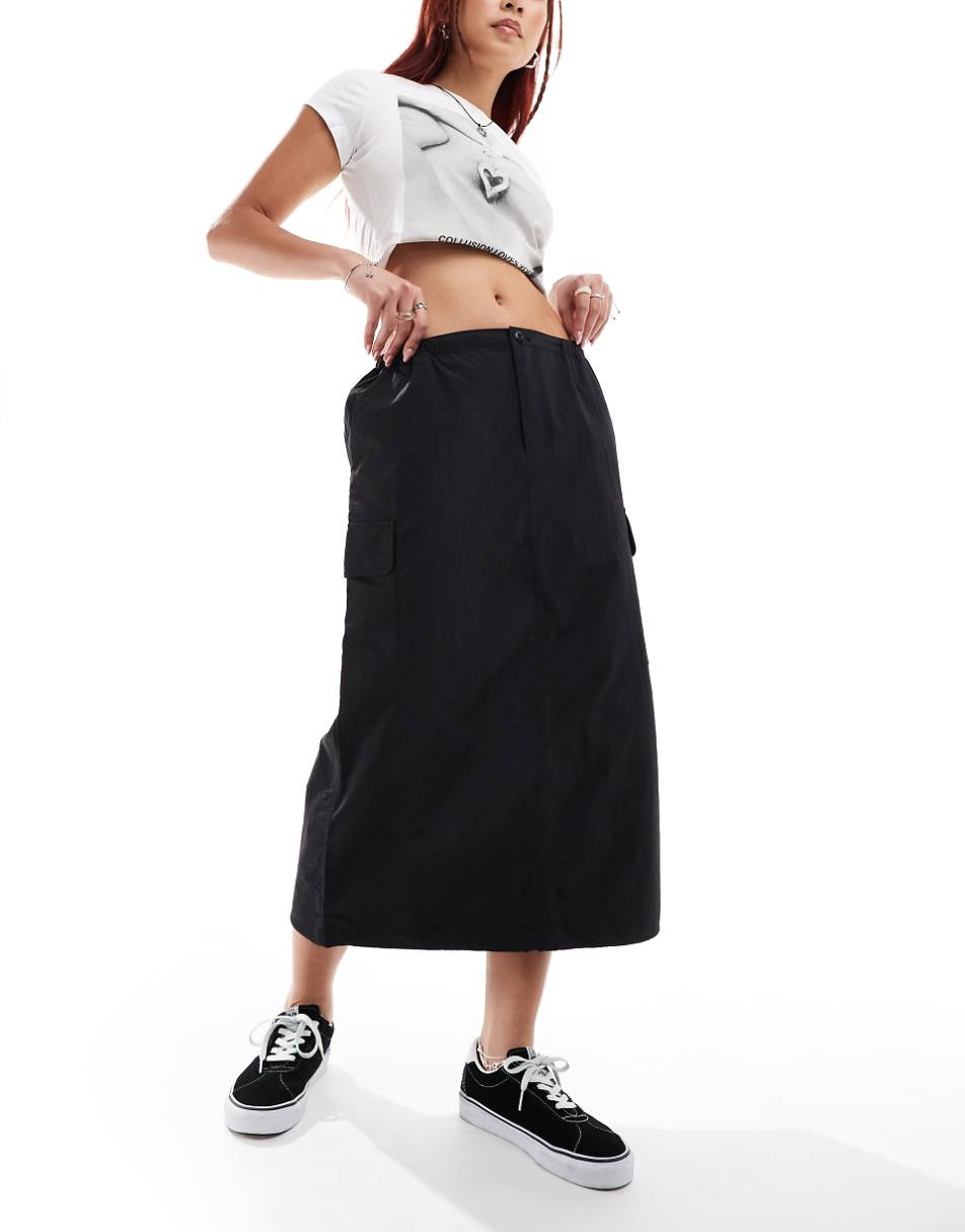 Vans riley parachute cargo skirt in black