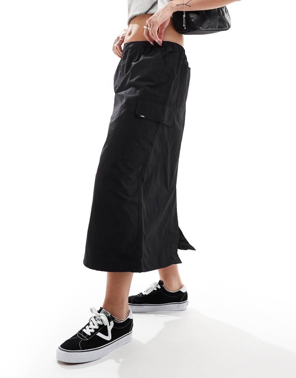 Vans riley parachute cargo skirt in black