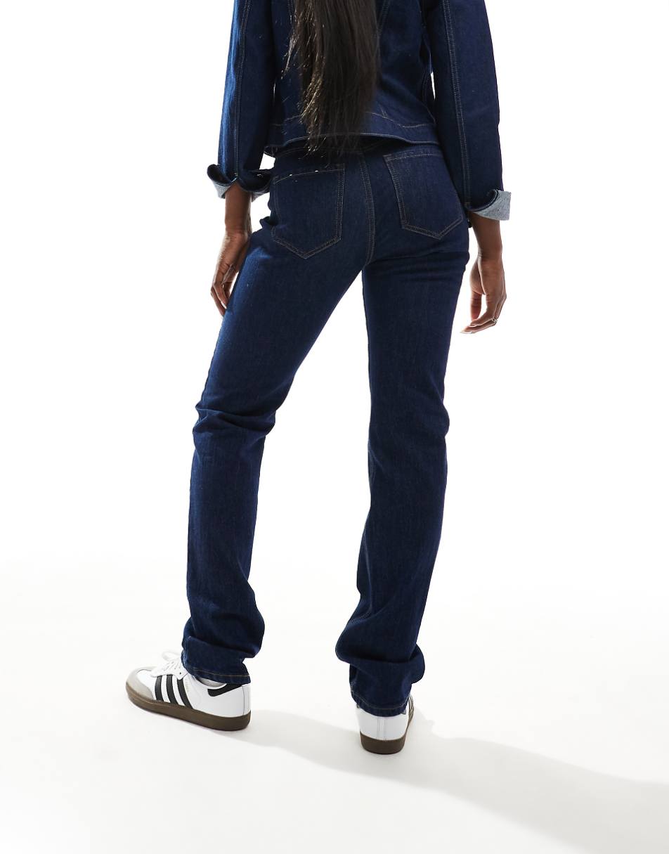 Stradivarius STR straight leg jeans with stretch in dark blue