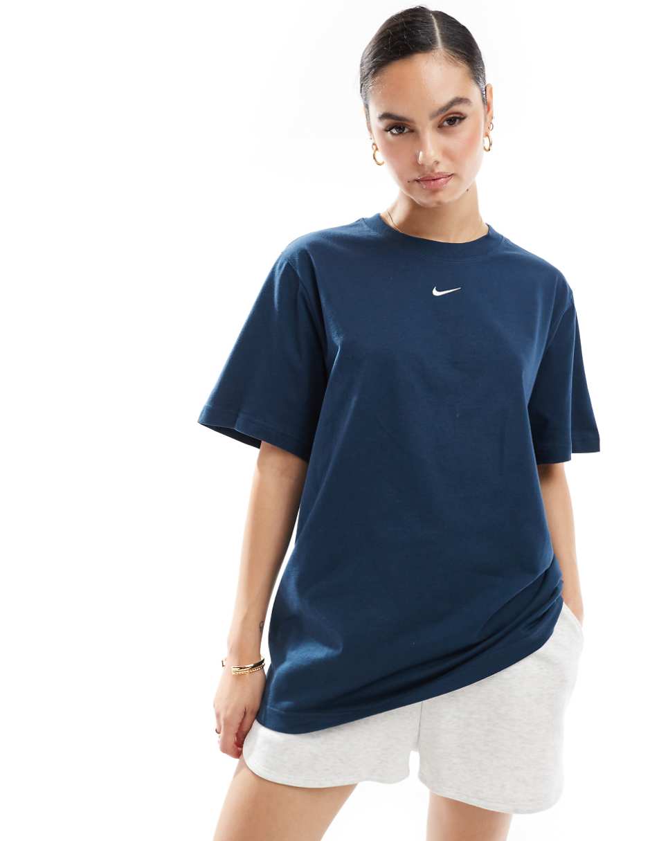 Nike Essential t-shirt in navy