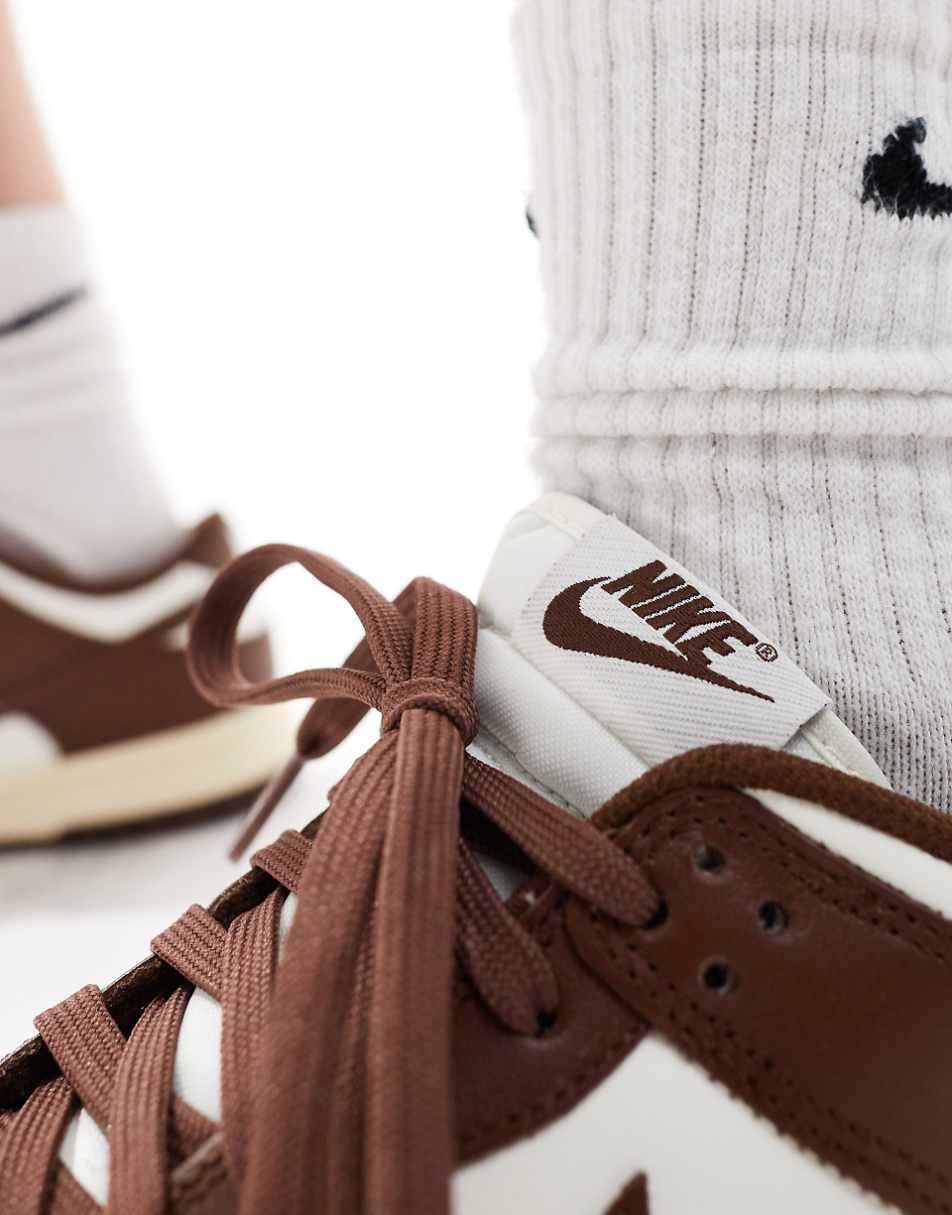 Nike Dunk Low sneakers in cacao wow