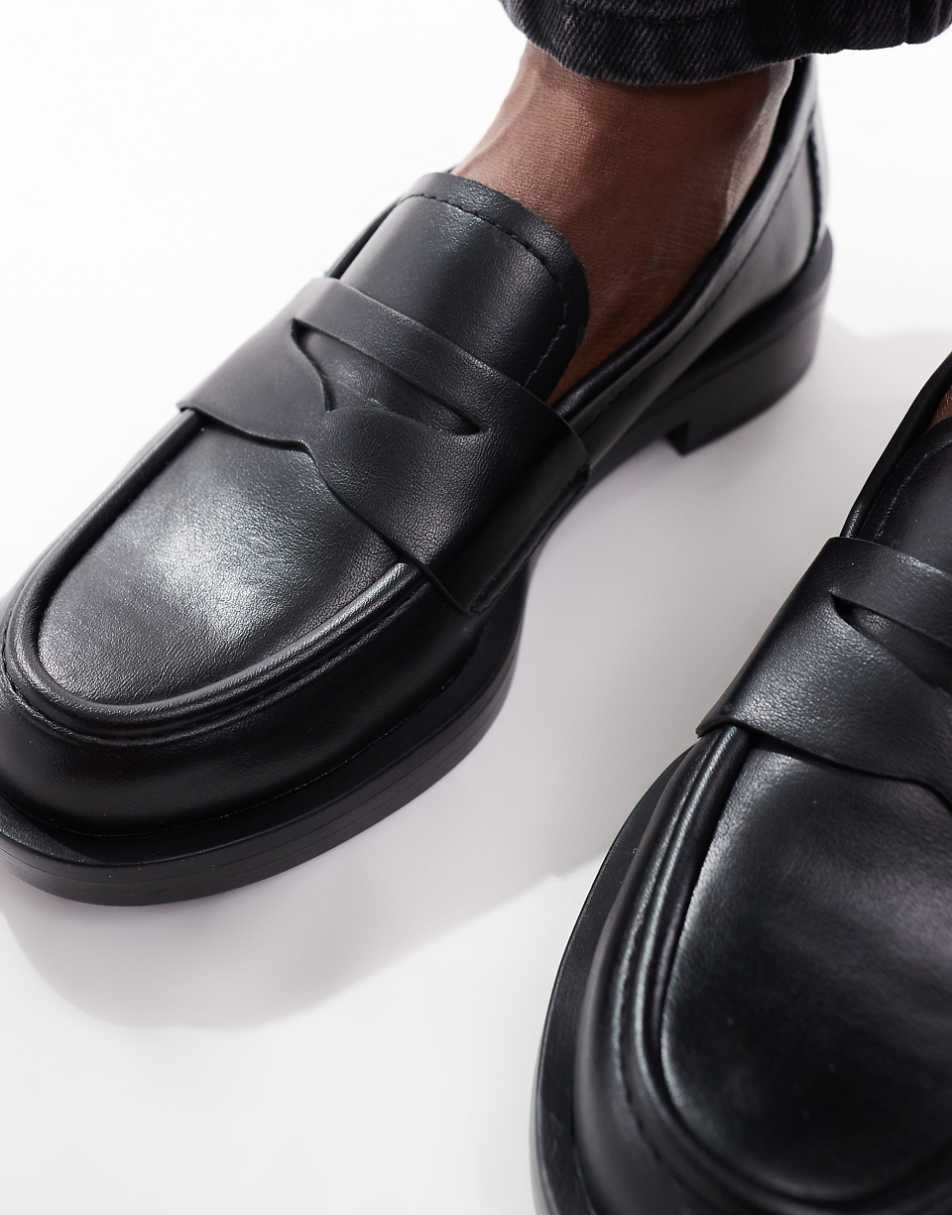 Stradivarius loafer in black