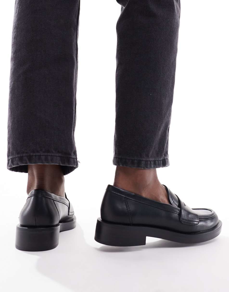 Stradivarius loafer in black