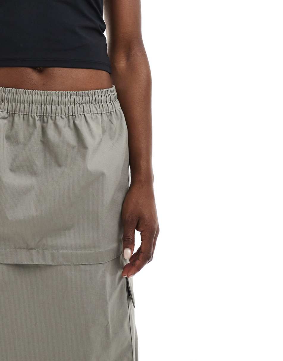 Nike essential cargo midi skirt in gray