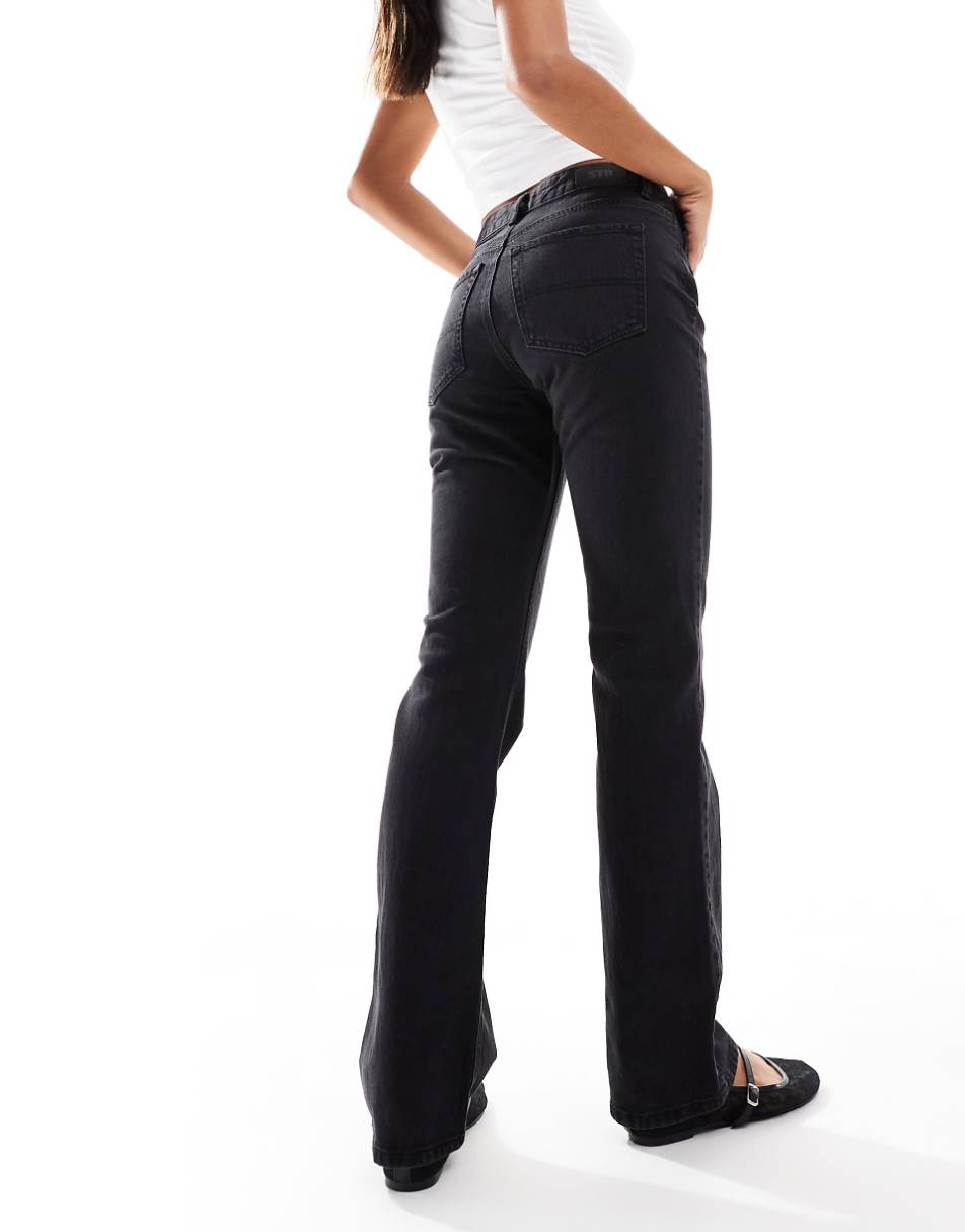 Stradivarius STR straight leg jeans with stretch in black