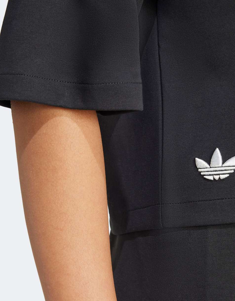 adidas Originals Neuclassics t-shirt in black