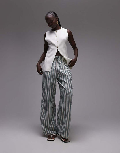 Tosphop knitted slash neck vest in ivory