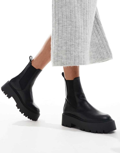 ASOS DESIGN Wide Fit Amy chunky chelsea boots in black