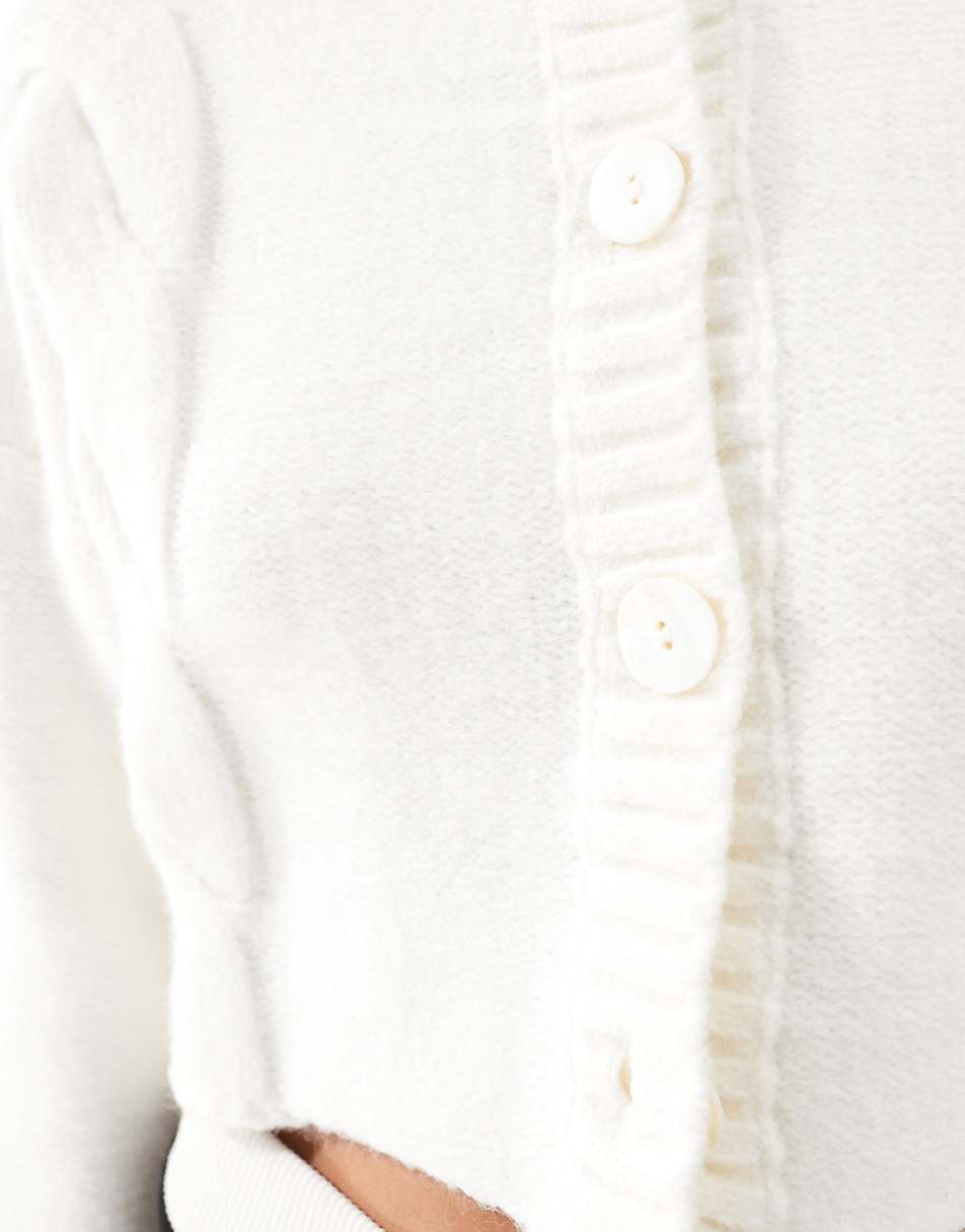 SNDYS premium cropped cable knit cardigan in cream