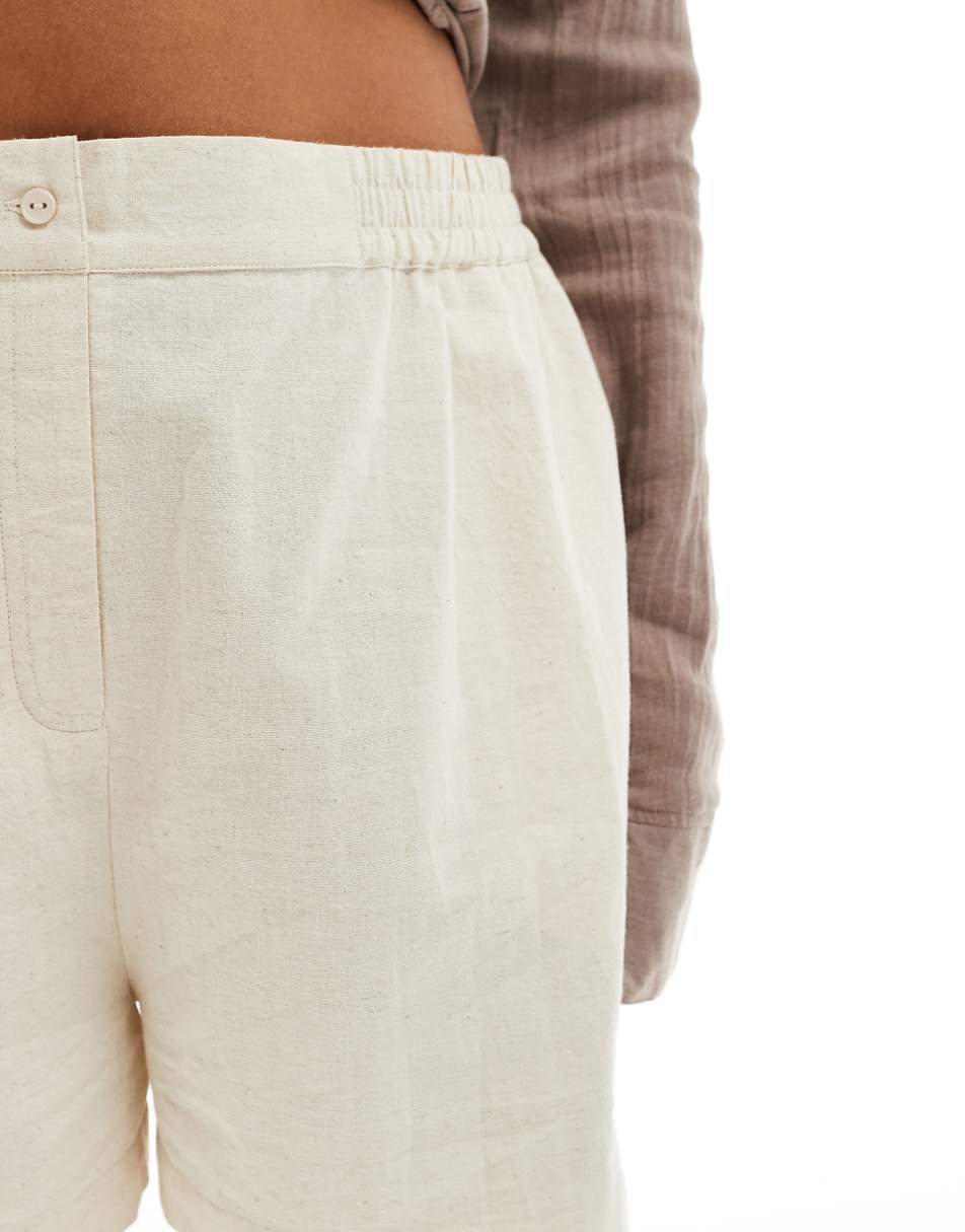 ASOS DESIGN Curve boxer shorts with linen in neutral