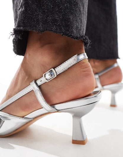 Glamorous slingback kitten heel shoes with bow in silver
