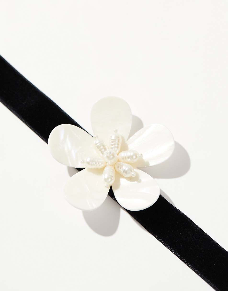 Reclaimed Vintage black velvet corsage necklace