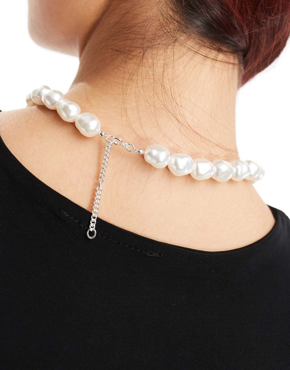 Monki big pearl short necklace in silver