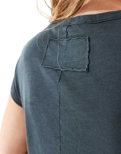 Mango lettuce hem top in black