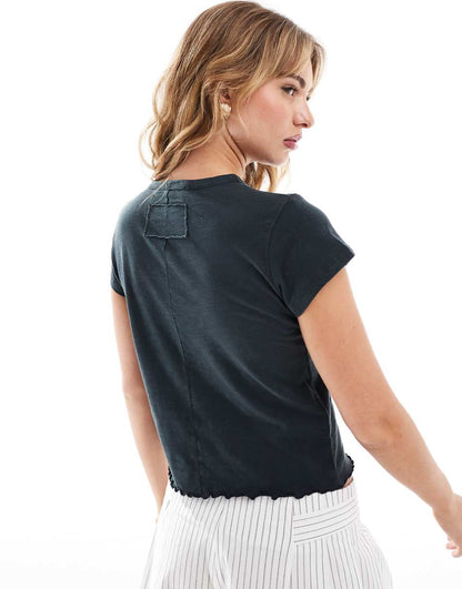 Mango lettuce hem top in black