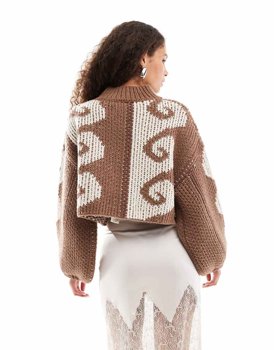 VRG GRL arizona wave intarsia cropped knit sweater in beige